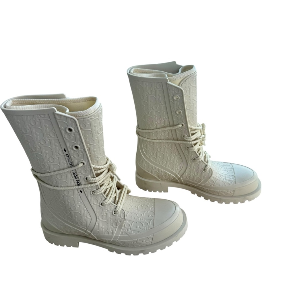 Dior “Boot-Camp” Off-White, Lace-Up Combat Boots, size 40. Like new. 1.50” heel